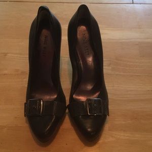 Platform leather pump with buckle embellishment