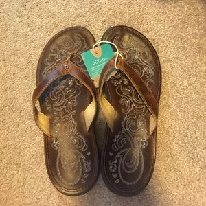 NWT Olukai Leather Flip Flops - Size 7