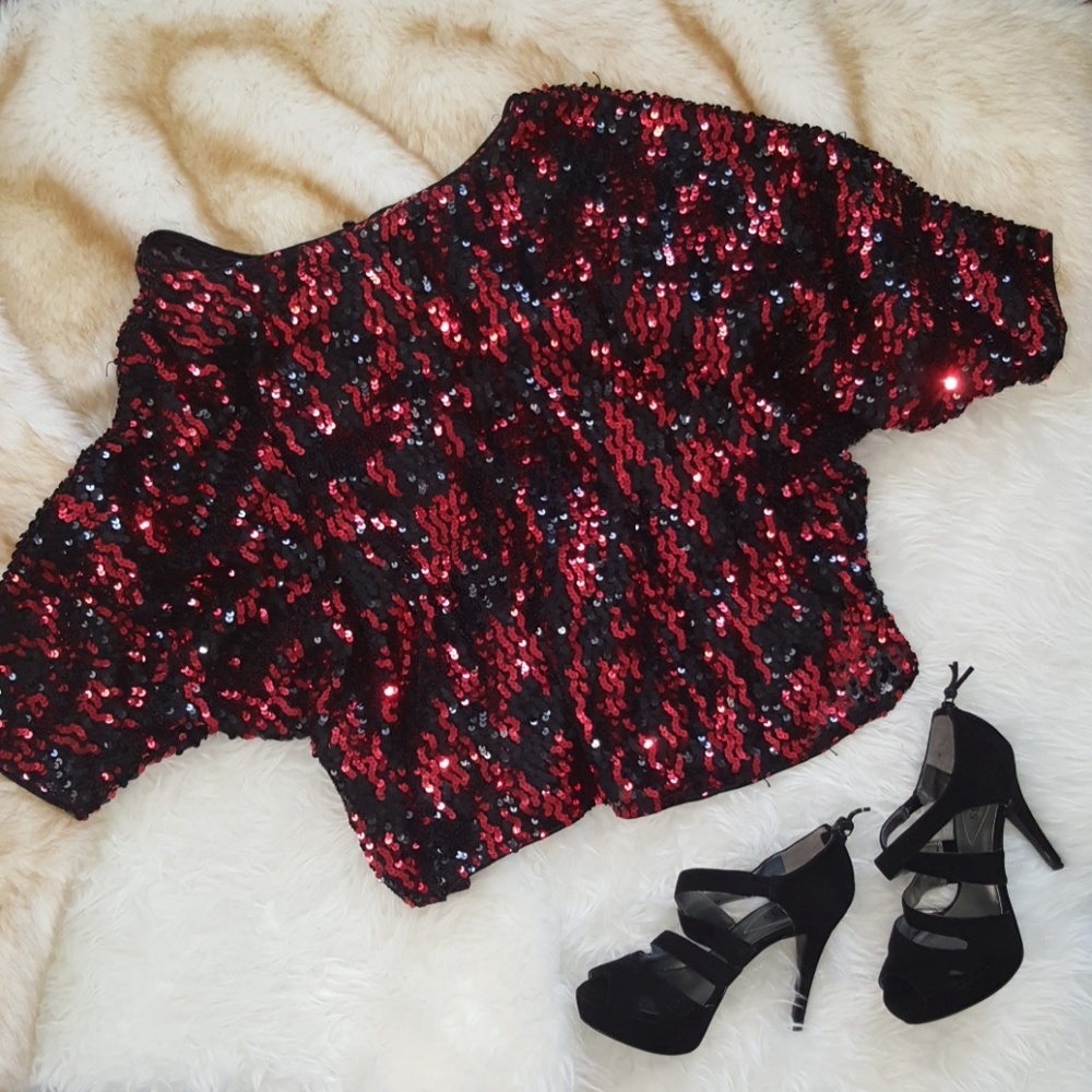 VINTAGE 80s Lovely Sequin Top