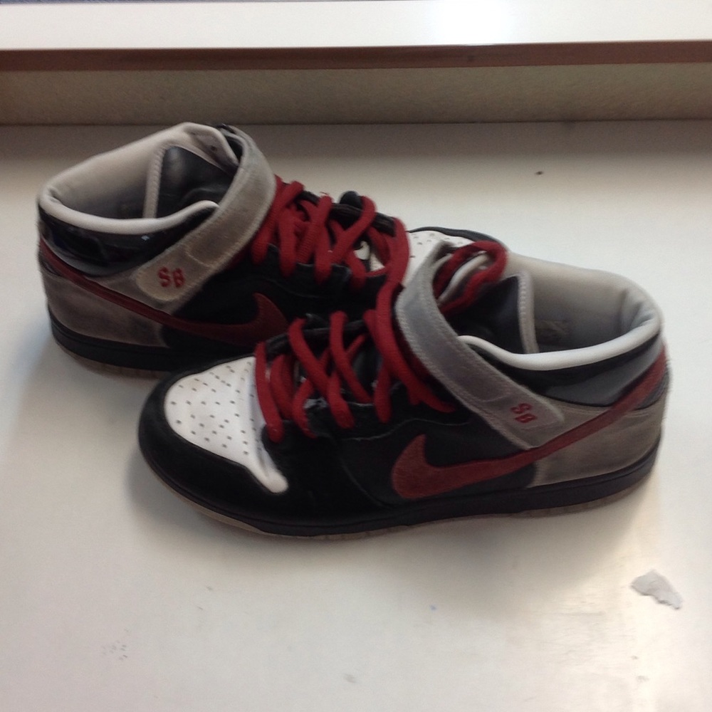 Size 11 Nike Dunk. SB Mid top