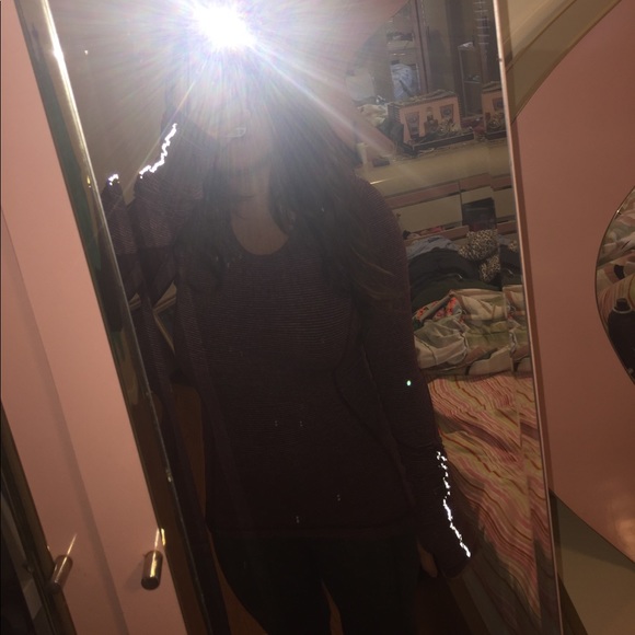 Lululemon long sleeve top - Picture 4 of 5