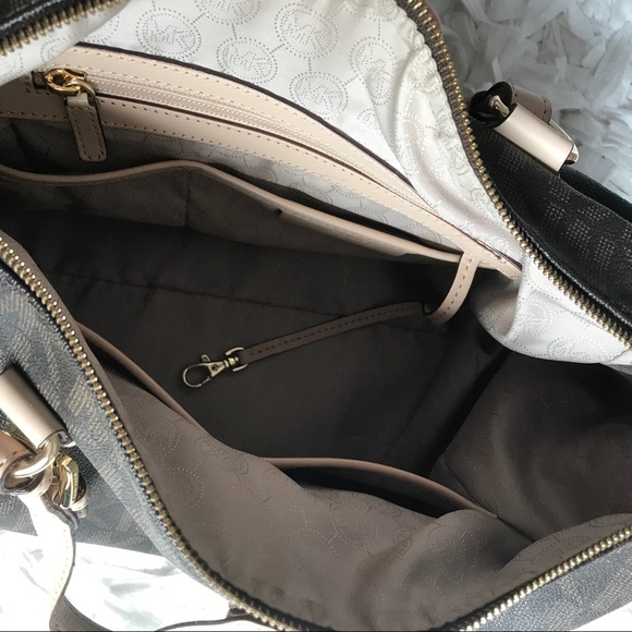 Authentic Large Michael Kors Grayson Satchel - Picture 4 of 4