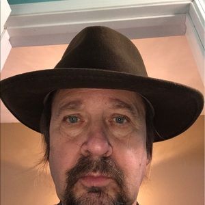 Meet your Posher, Roy