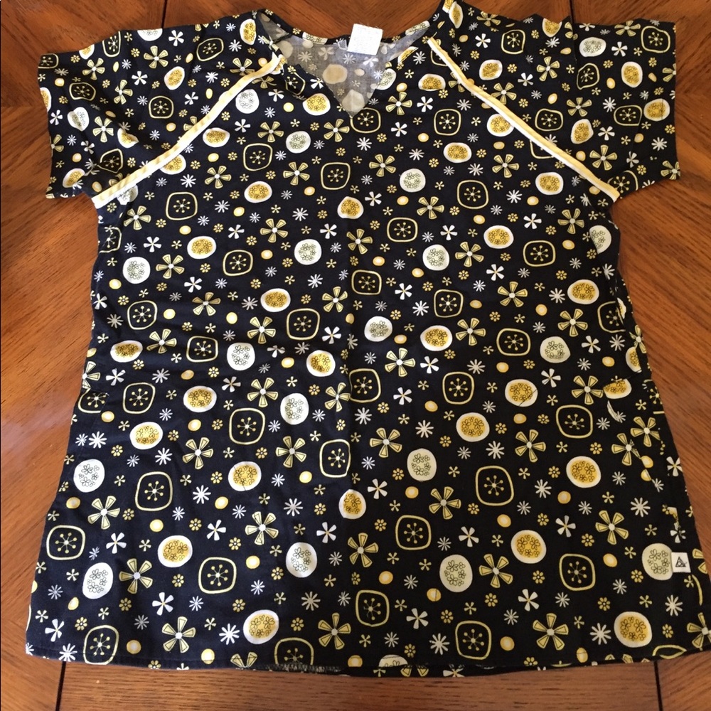 Cherokee scrub top