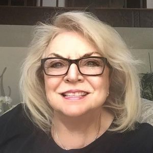 Meet your Posher, Gloria