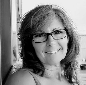 Meet your Posher, Lora