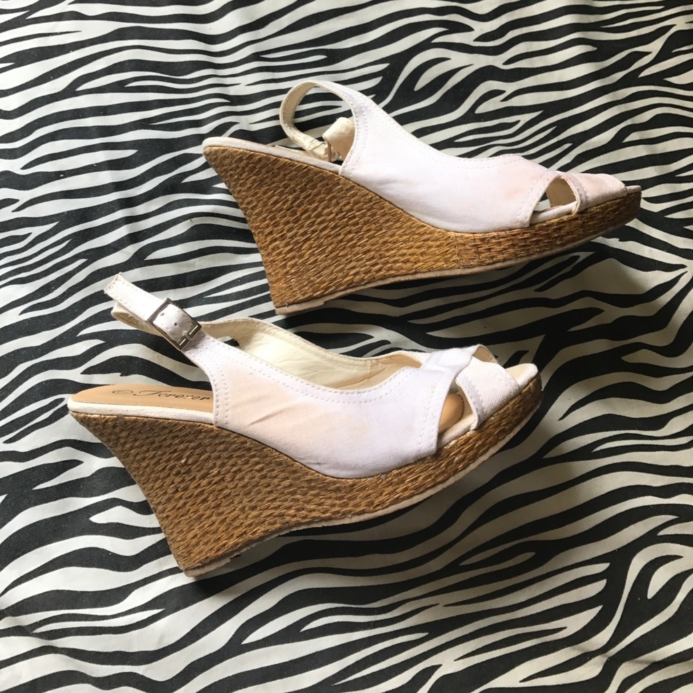Very cute white forever wedges size 7