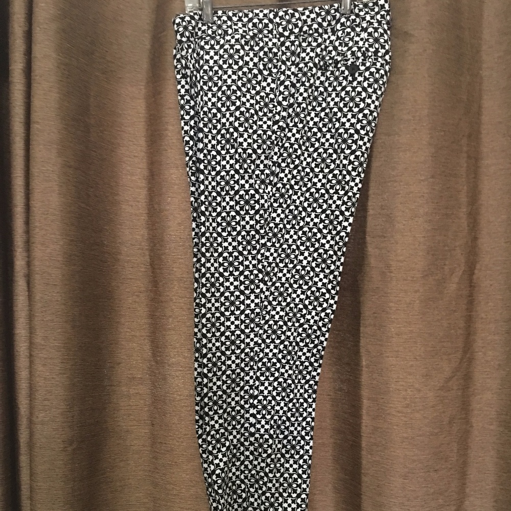 Black and white repeat pattern capris