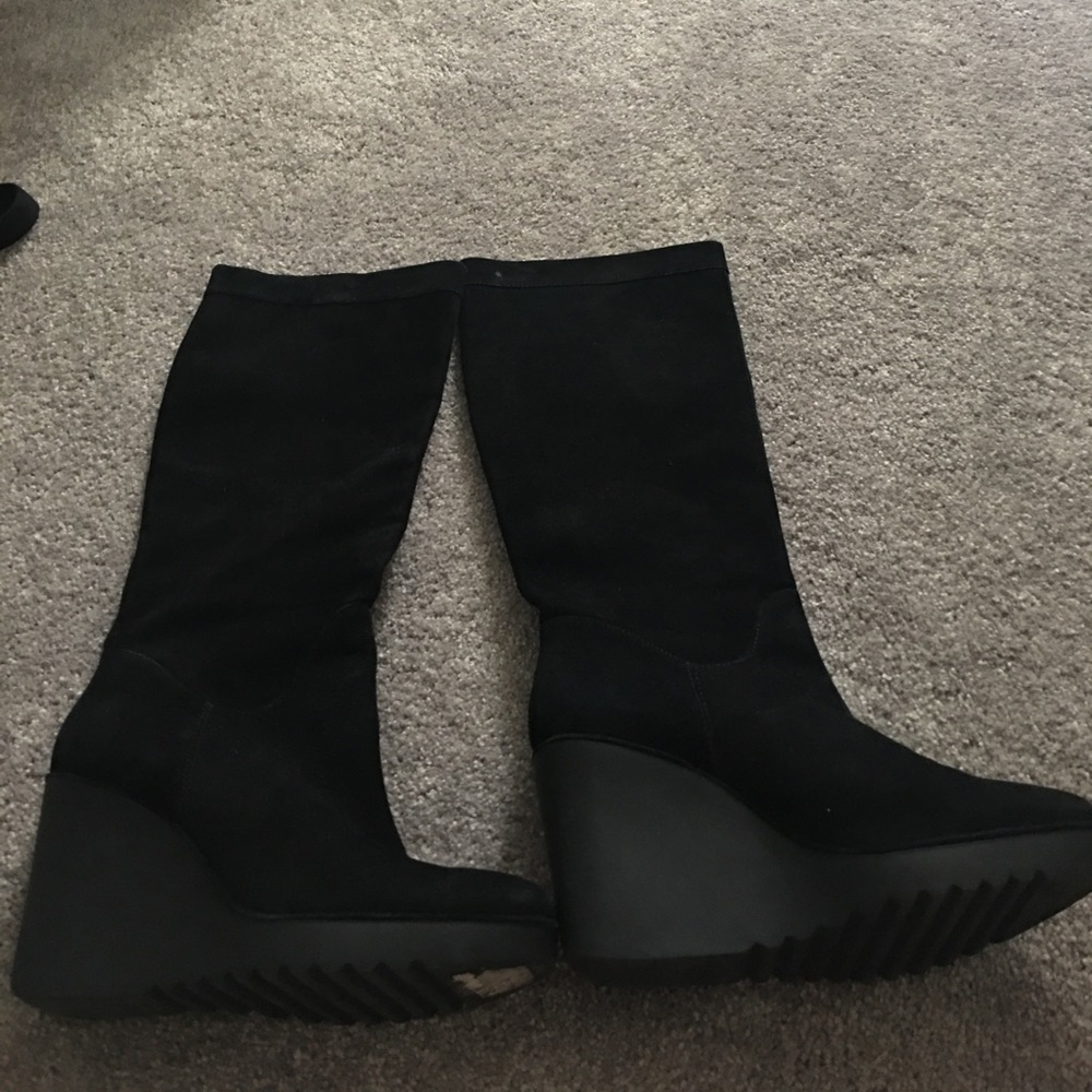Donald Pliner suede wedge boots- no box