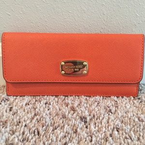 NWT Michael Kors Jet Set Travel Leather Wallet