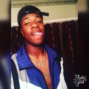 Meet your Posher, Devonte