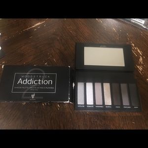 Younique palette 2. Brand new never used!