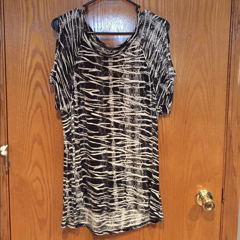 Cold-Shoulder T-shirt