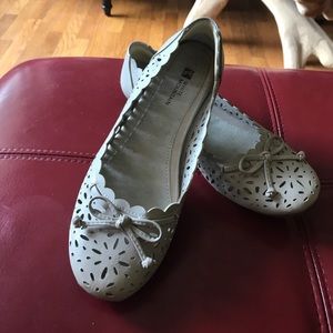 White mountain flats size 8