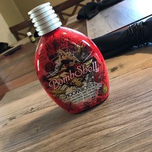Brand new bombshell tingle tanning lotion.