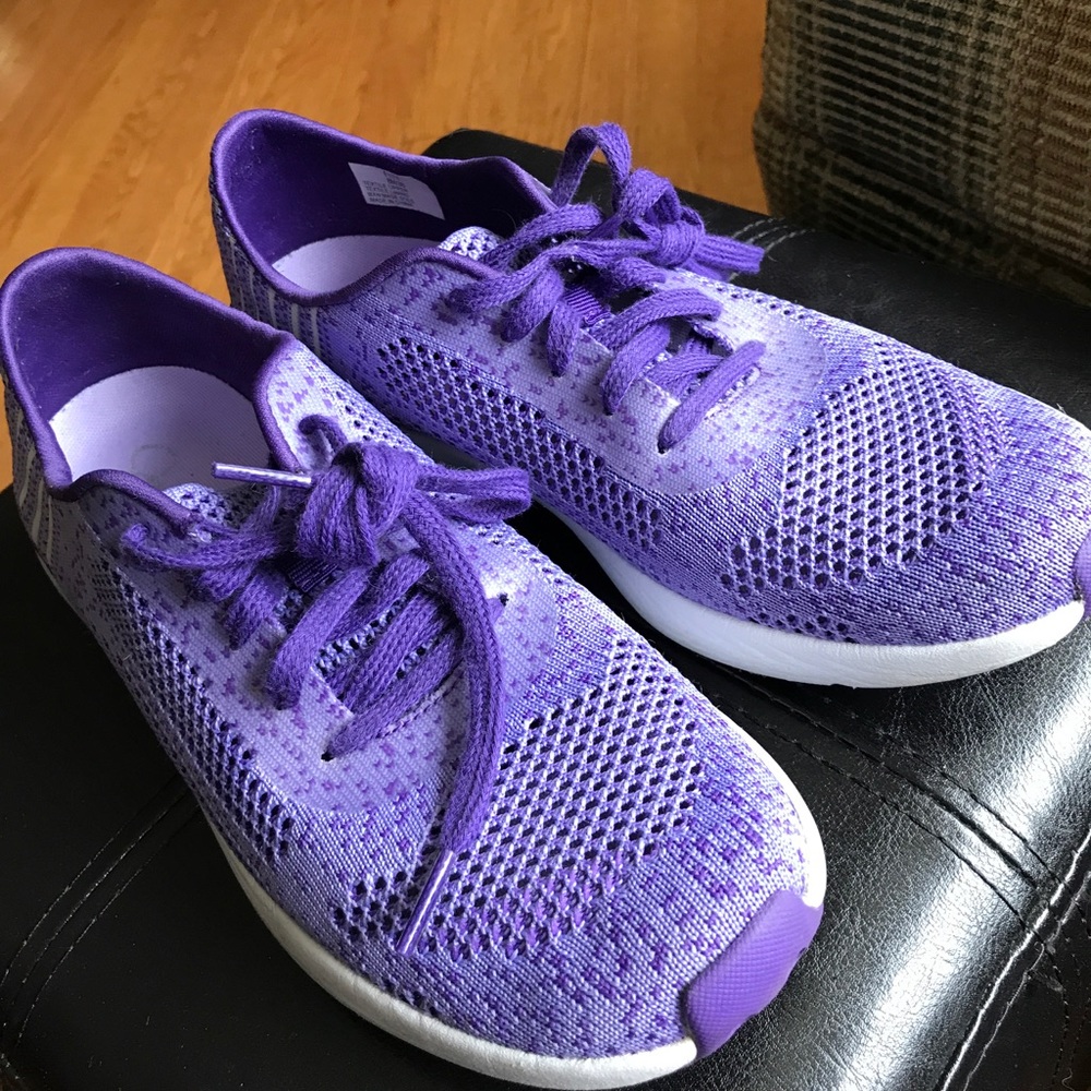 Jessica Simpson Fitt Walking Shoe