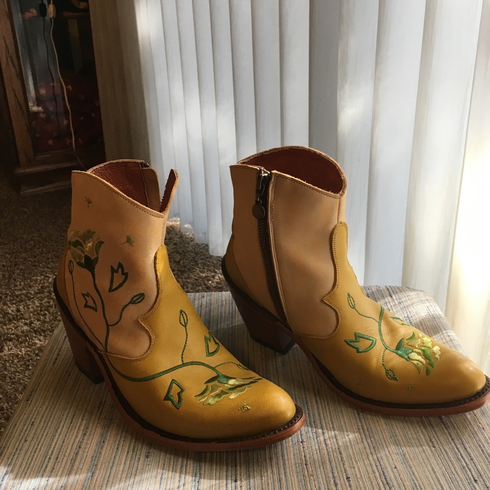 Amazing Dan Post Booties!