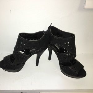 Size 6 black heel