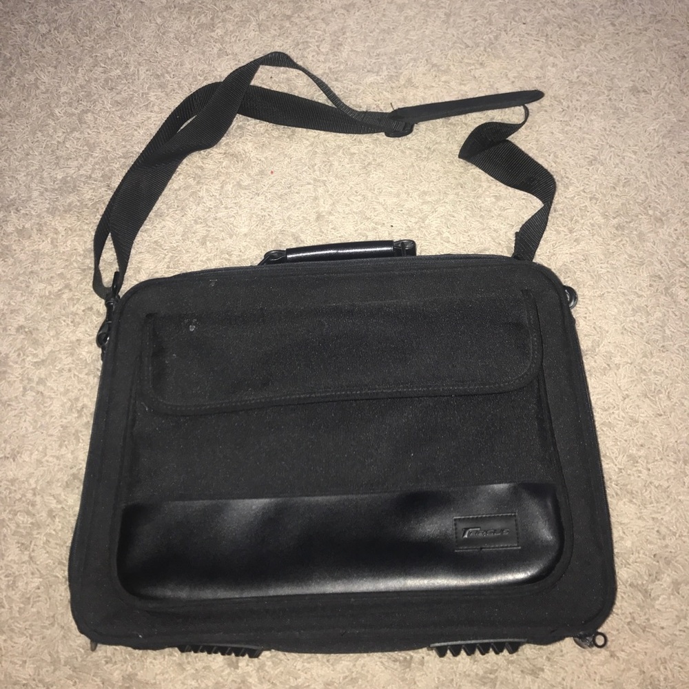 Super nice black laptop bad and case