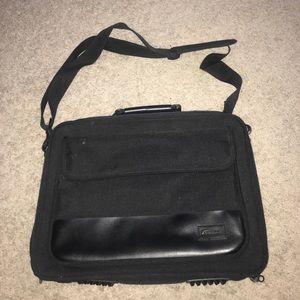 Super nice black laptop bad and case