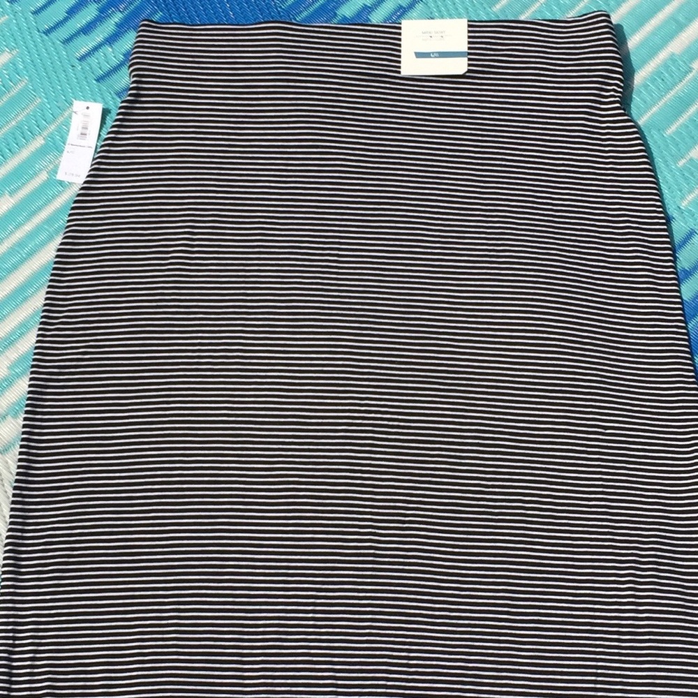 Black and White Old Navy maxi skirt