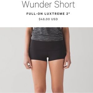 Black Lululemon wunder shorts!