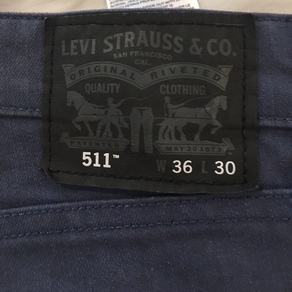 Levi's - Picture 2 of 3