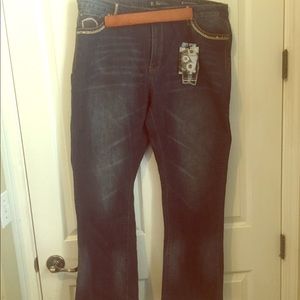 Seven Wonders boot cut jeans 👖 cute details