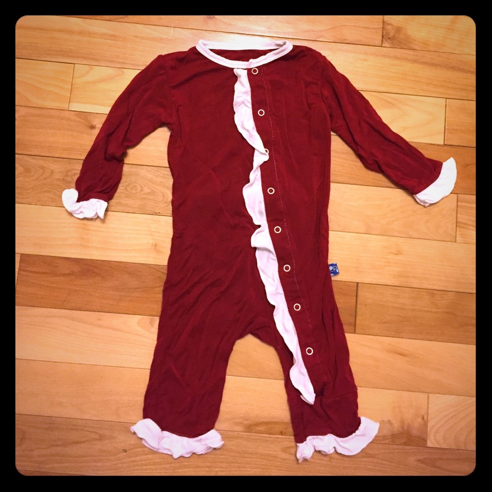 KicKee Pants body suit / sleeper with snowflake