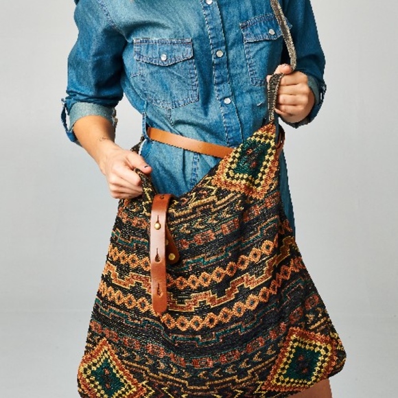 CLOSET CLOSING LOVE STITCH SAVANNAH WOVEN HOBO BAG - Picture 6 of 6