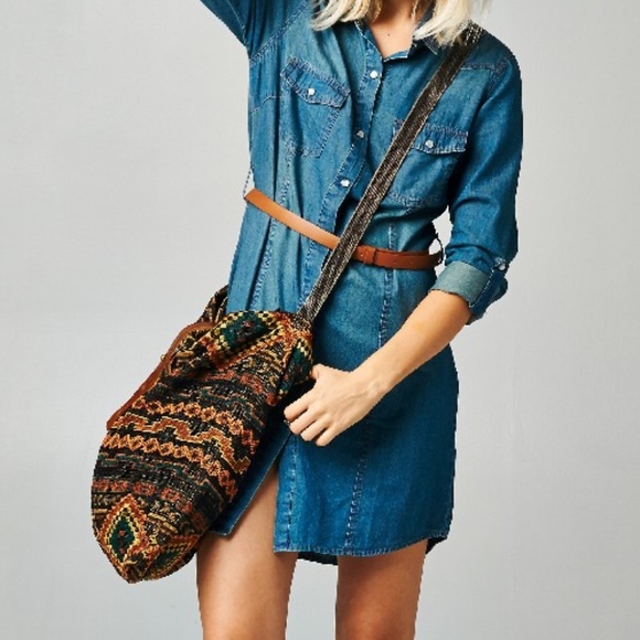 CLOSET CLOSING LOVE STITCH SAVANNAH WOVEN HOBO BAG - Picture 3 of 6