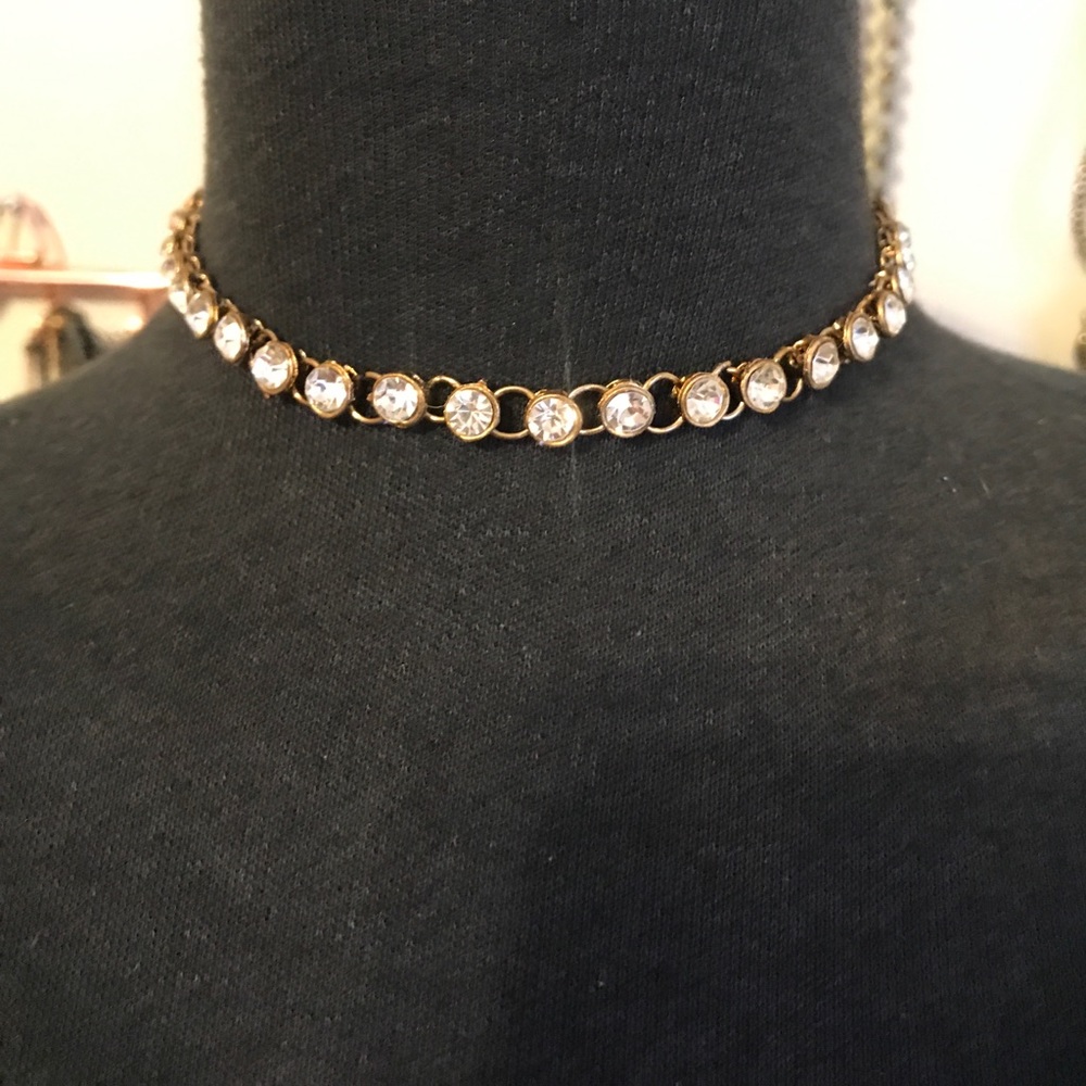 Amazing fashion statement choker