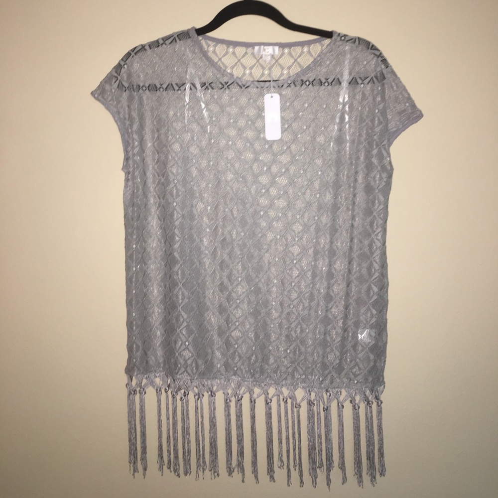 Cute shirt with detailed bottom