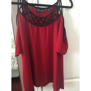 ⭐️ Host Pick⭐️New York & Company Cold Shoulder Top