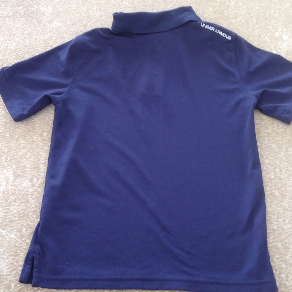 Under armour boys shirt M