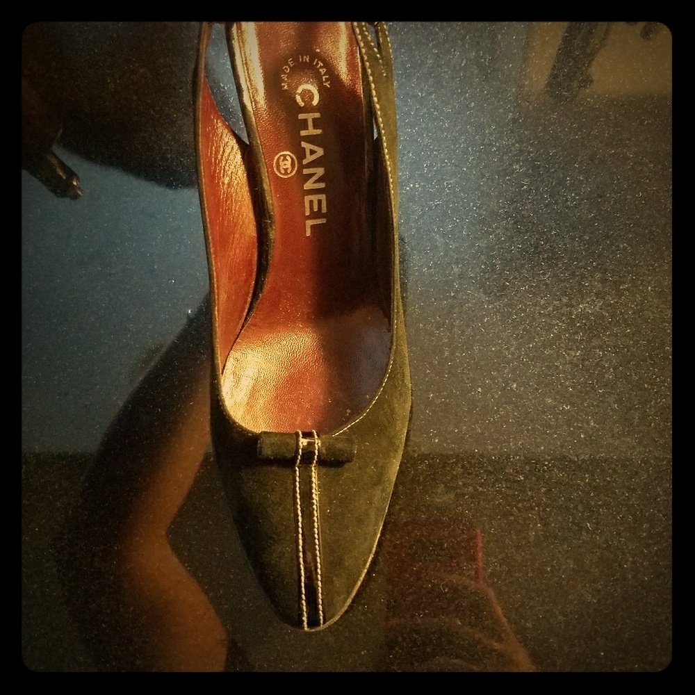 Channel heels very clean.  Super cute !