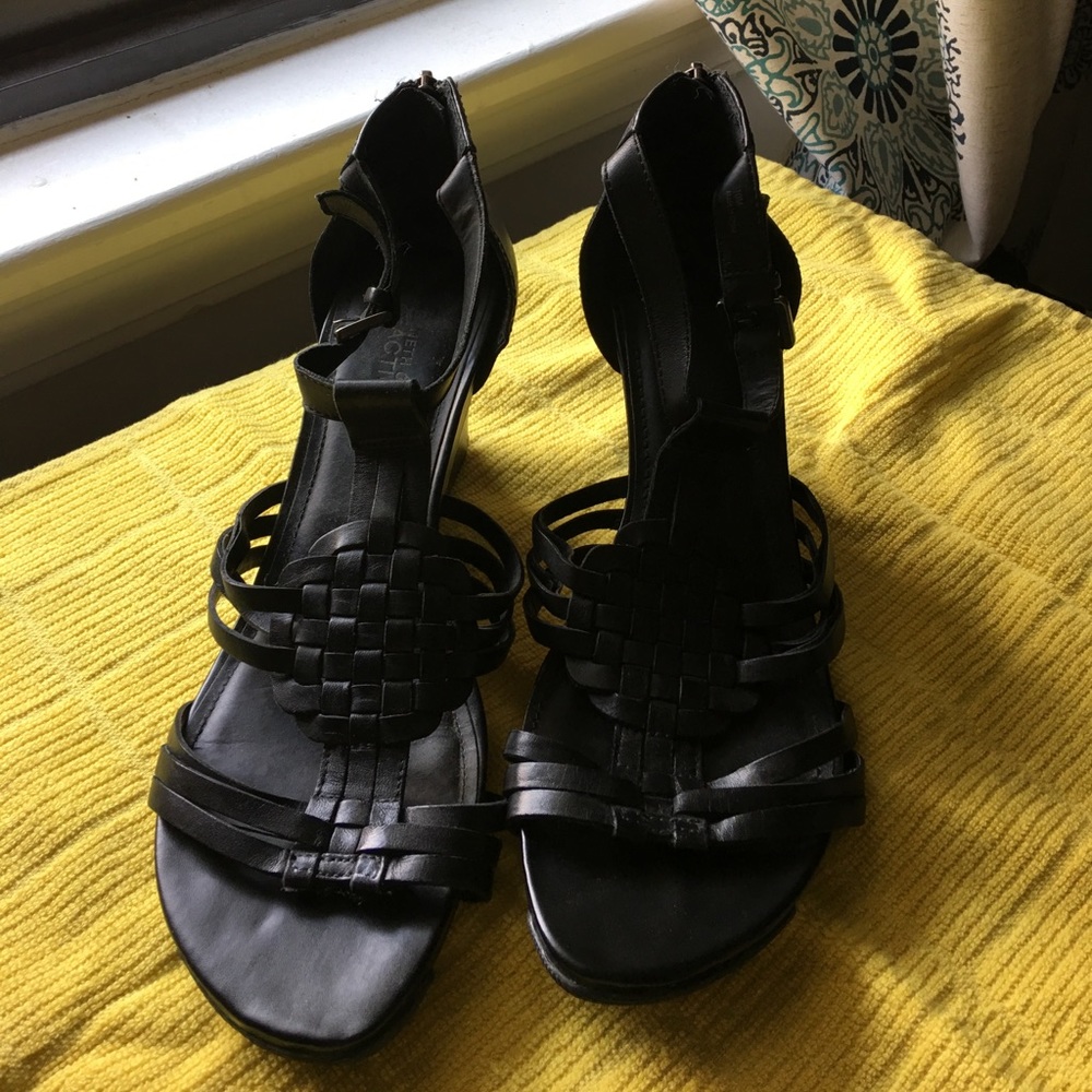 Kenneth Cole Reaction Black Leather Wedge Sandals