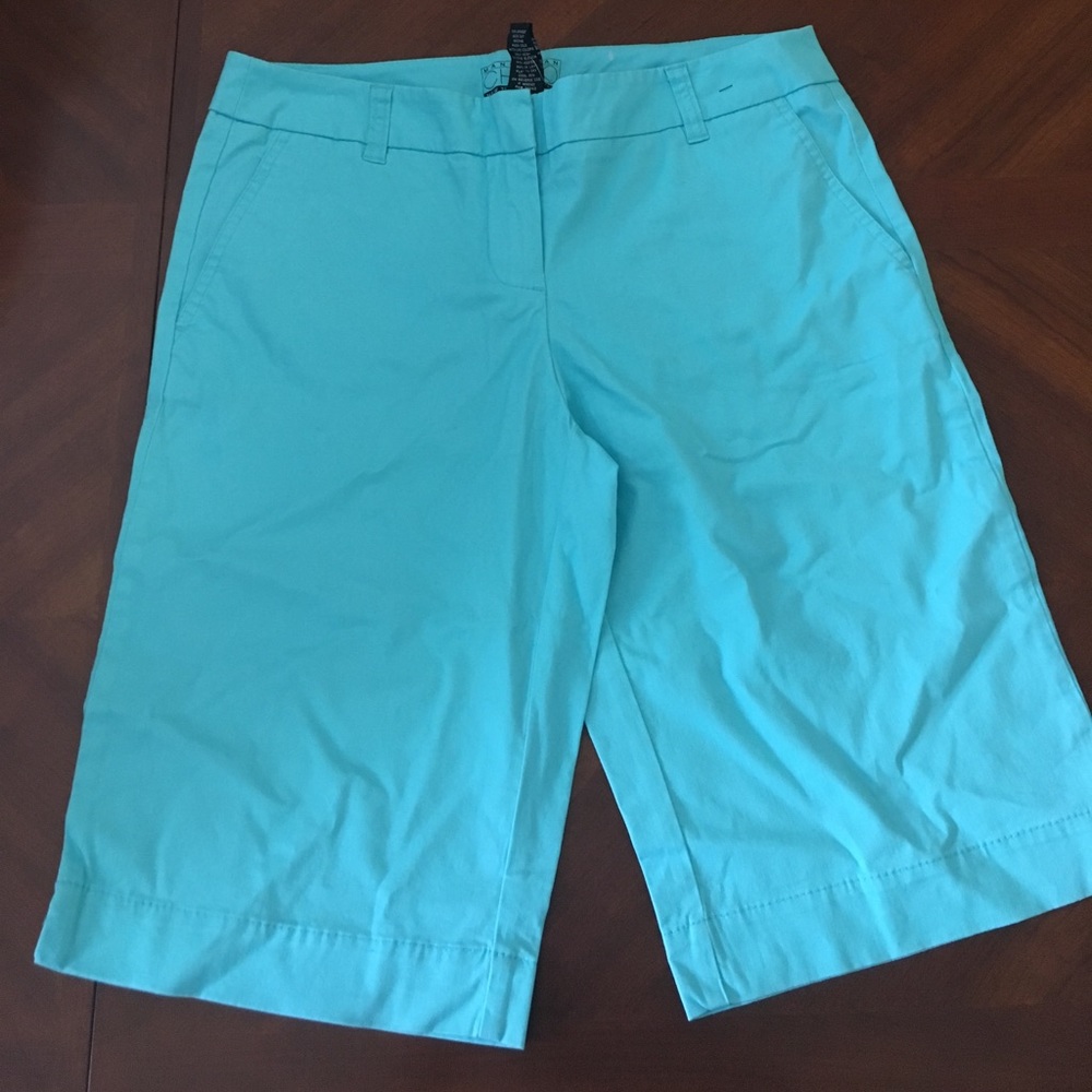 BRAND NEW Manhattan Bermuda Blue Chinos - Size 6