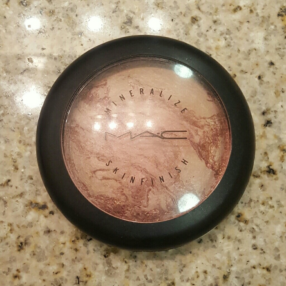 MAC mineralize skin finish - petticoat