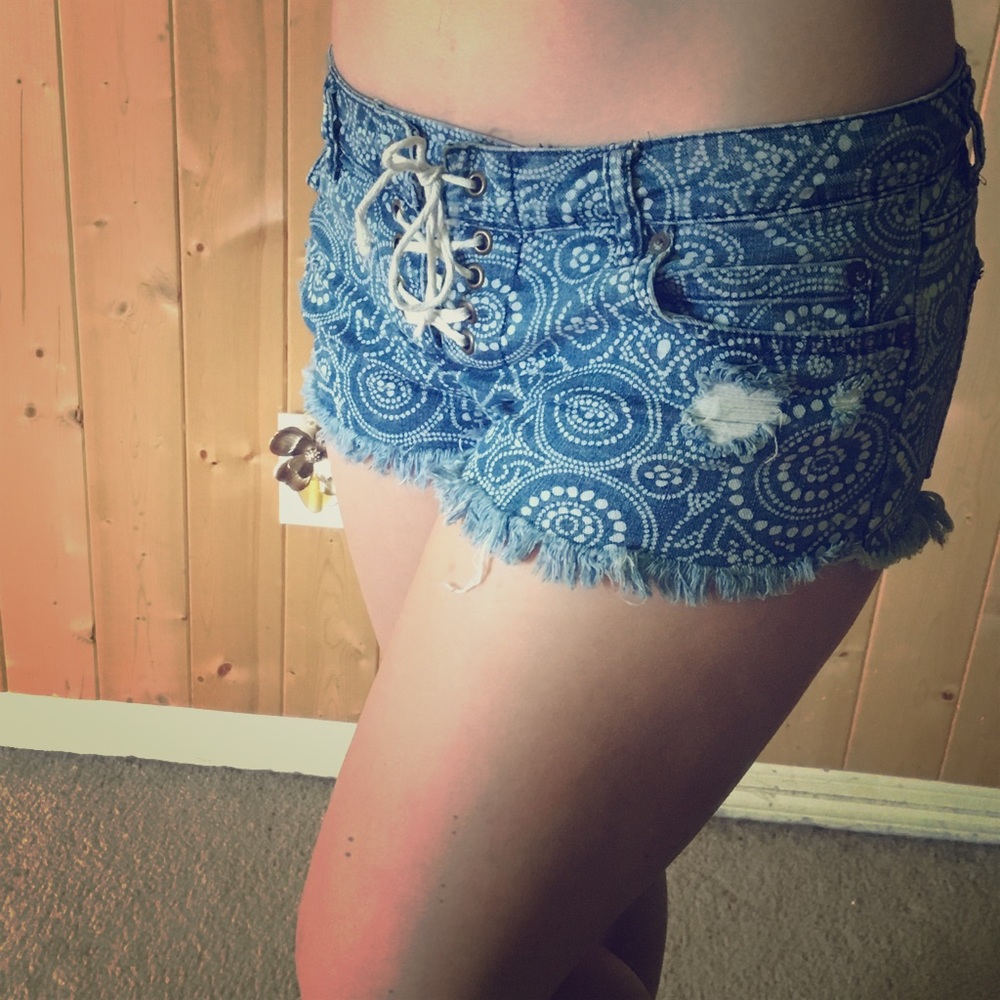 Lace up patterned jean shorts