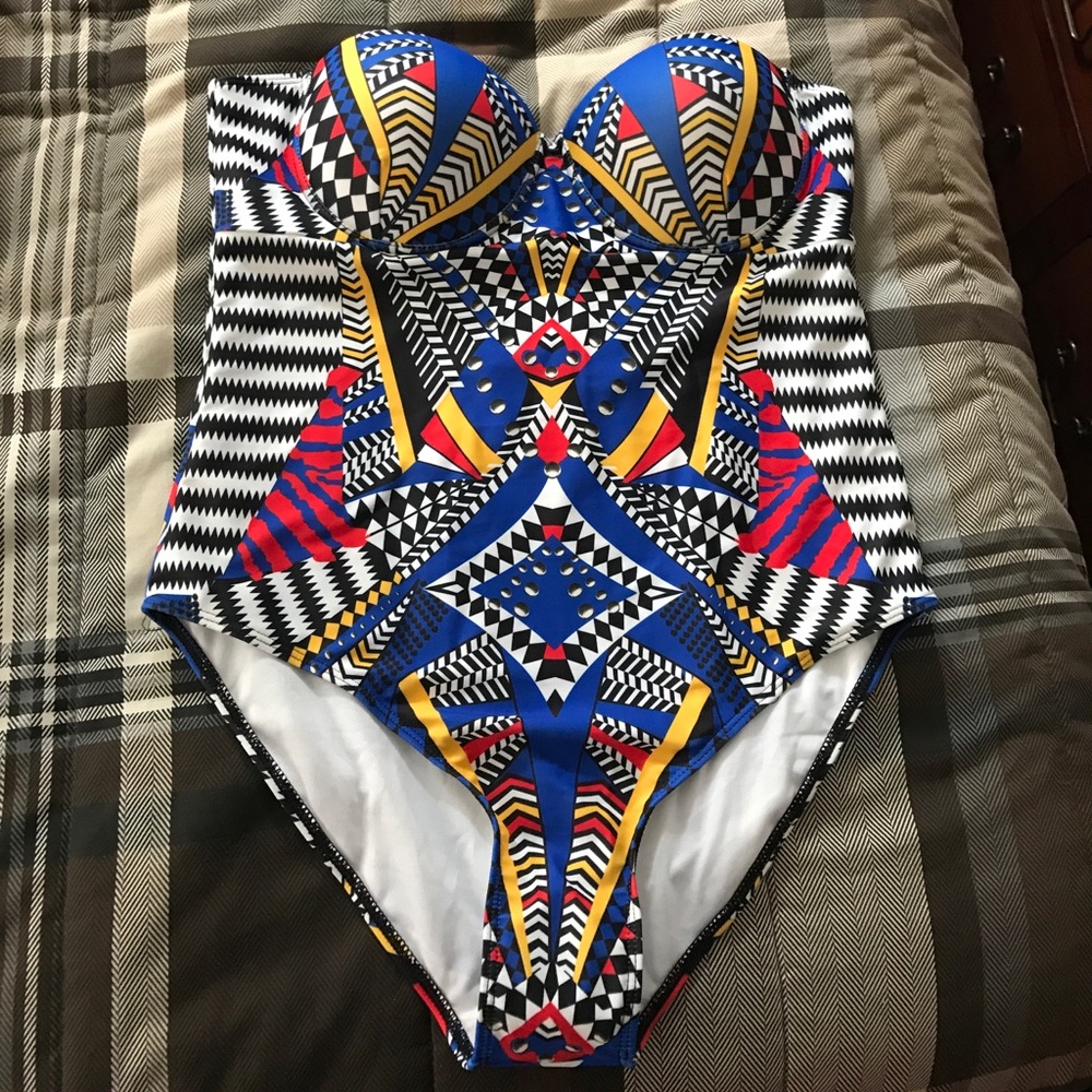 Younique - One piece women's bathing suit