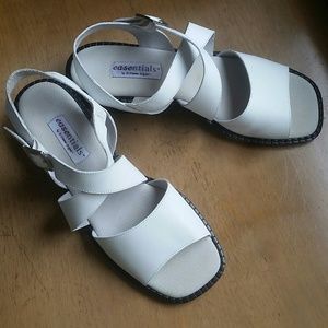White leather summer sandals/flats