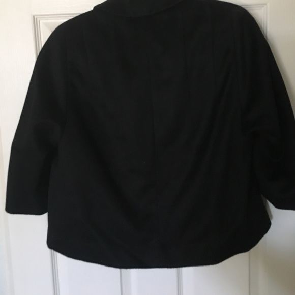 Cape - Picture 2 of 2