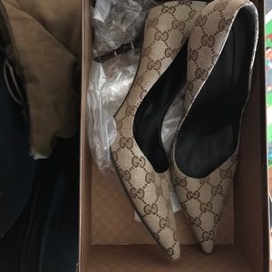 Gucci canvas pumps