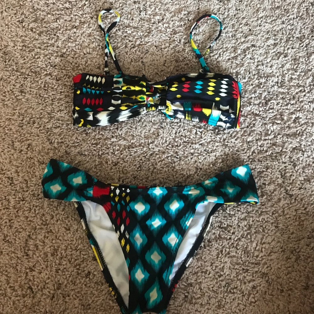 BILLABONG multicolored bikini, only worn once