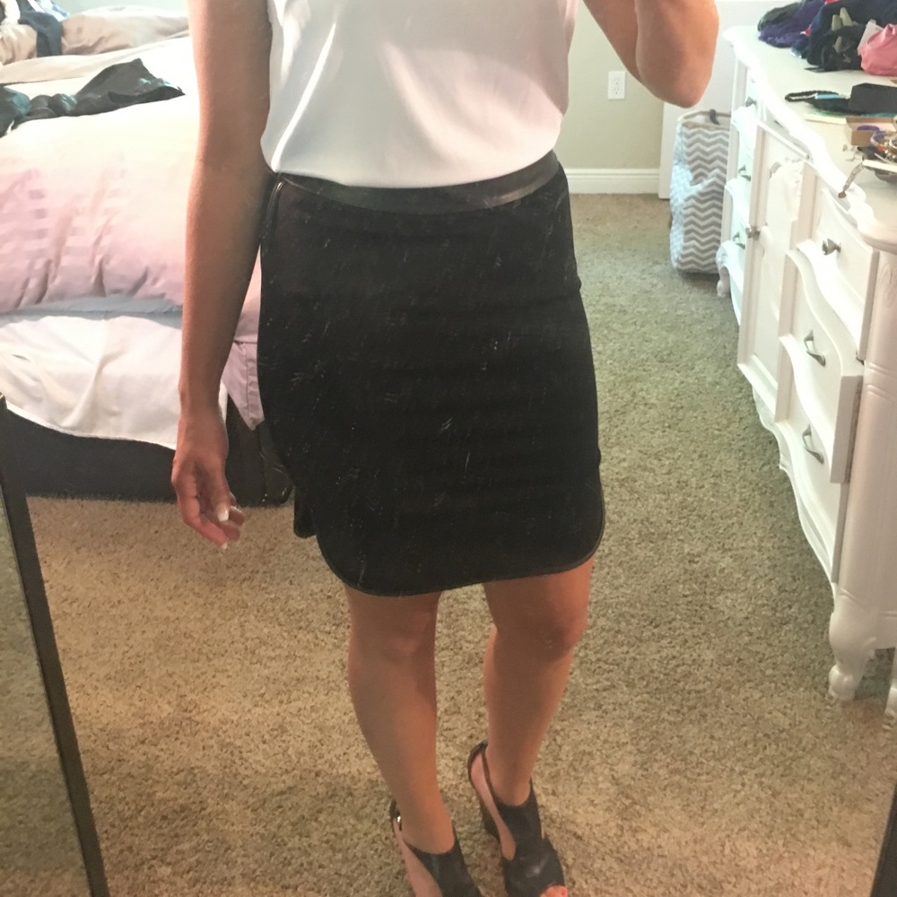 LOFT black pencil skirt