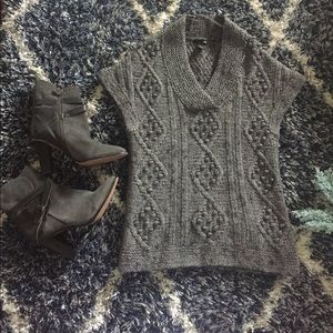 H&M Sweater SZ. Small