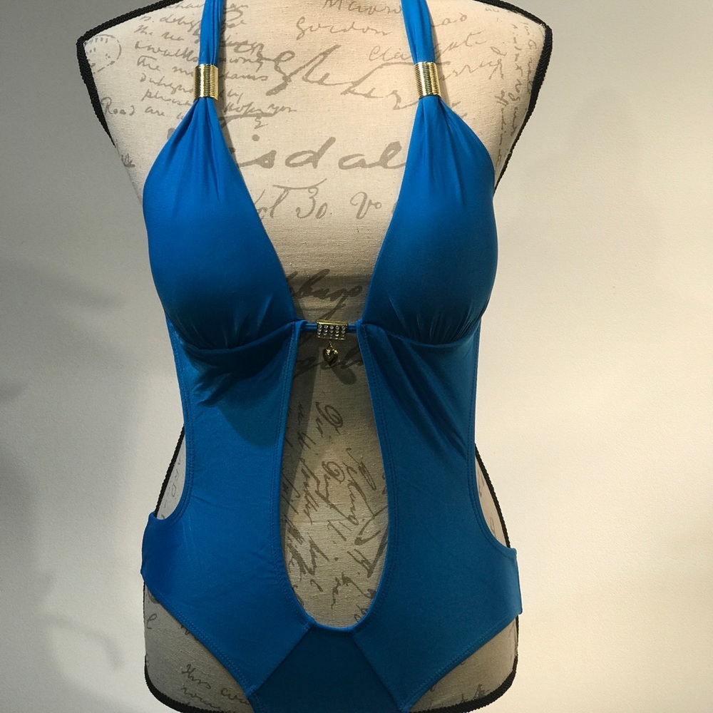 💕💕NWT Sexy monokini one piece cut out swimsuit💕 - Picture 3 of 8