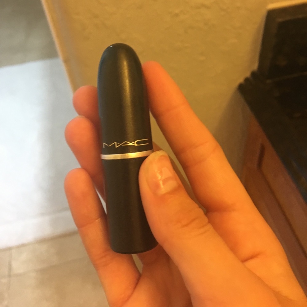 Mac Glaze Lipstick Shade: Hue