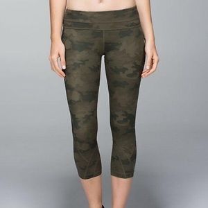 Lululemon Run: Inspire Crop II Savasana Camo